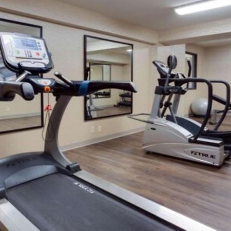 Hotel Lotus Kansas City Merriam ภายนอก รูปภาพ