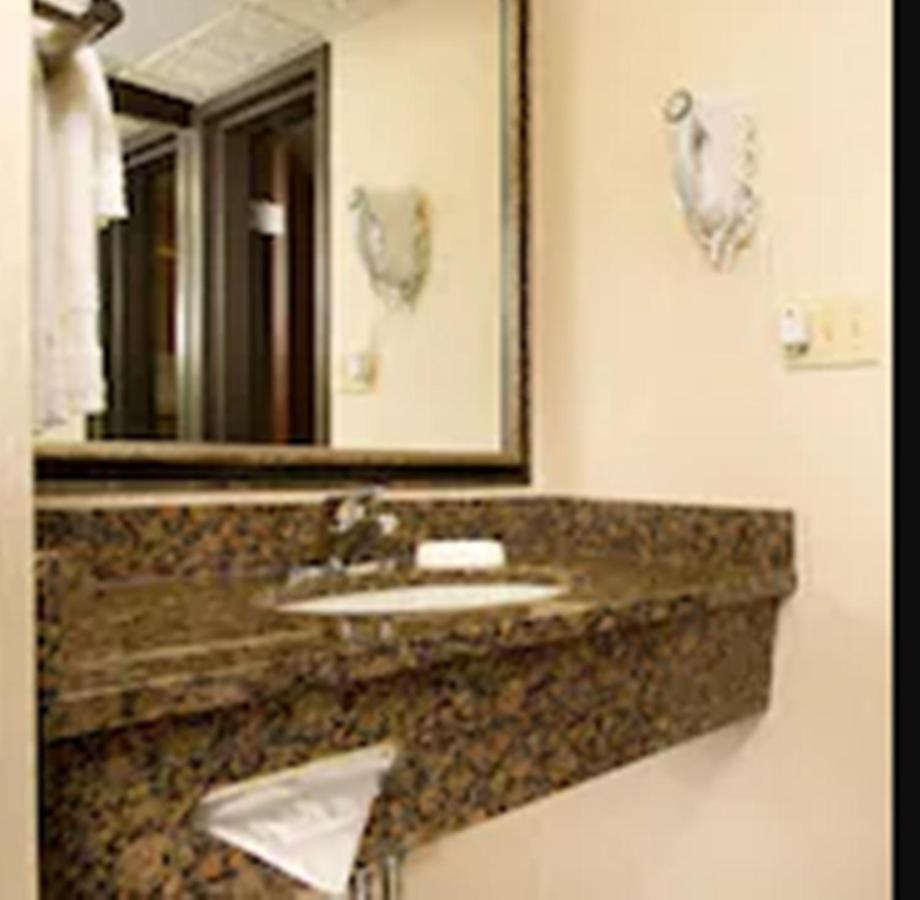 Hotel Lotus Kansas City Merriam ภายนอก รูปภาพ