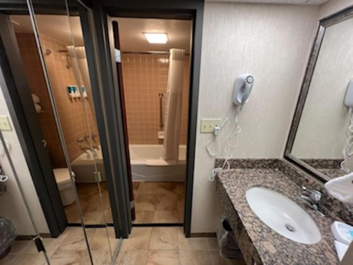 Hotel Lotus Kansas City Merriam ภายนอก รูปภาพ