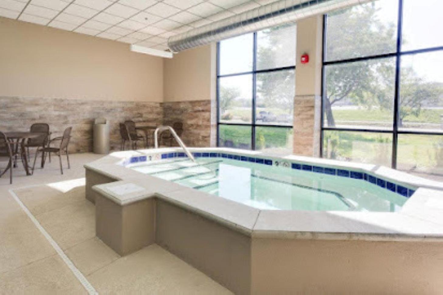 Hotel Lotus Kansas City Merriam ภายนอก รูปภาพ