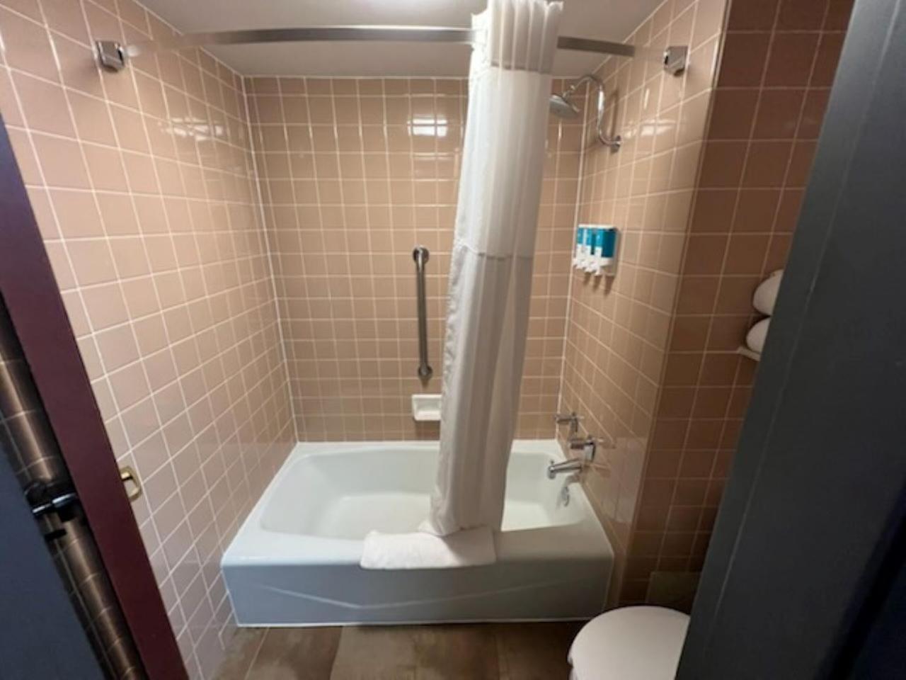 Hotel Lotus Kansas City Merriam ภายนอก รูปภาพ